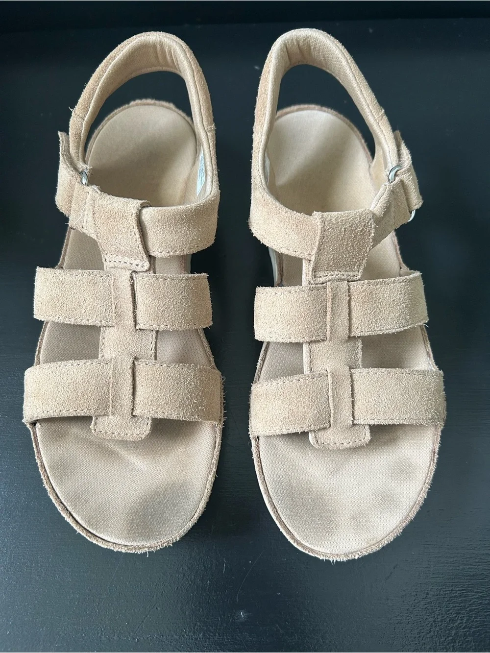 UGG Goldenstar Girls Strap Suede Sandals Size 5 in Driftwood